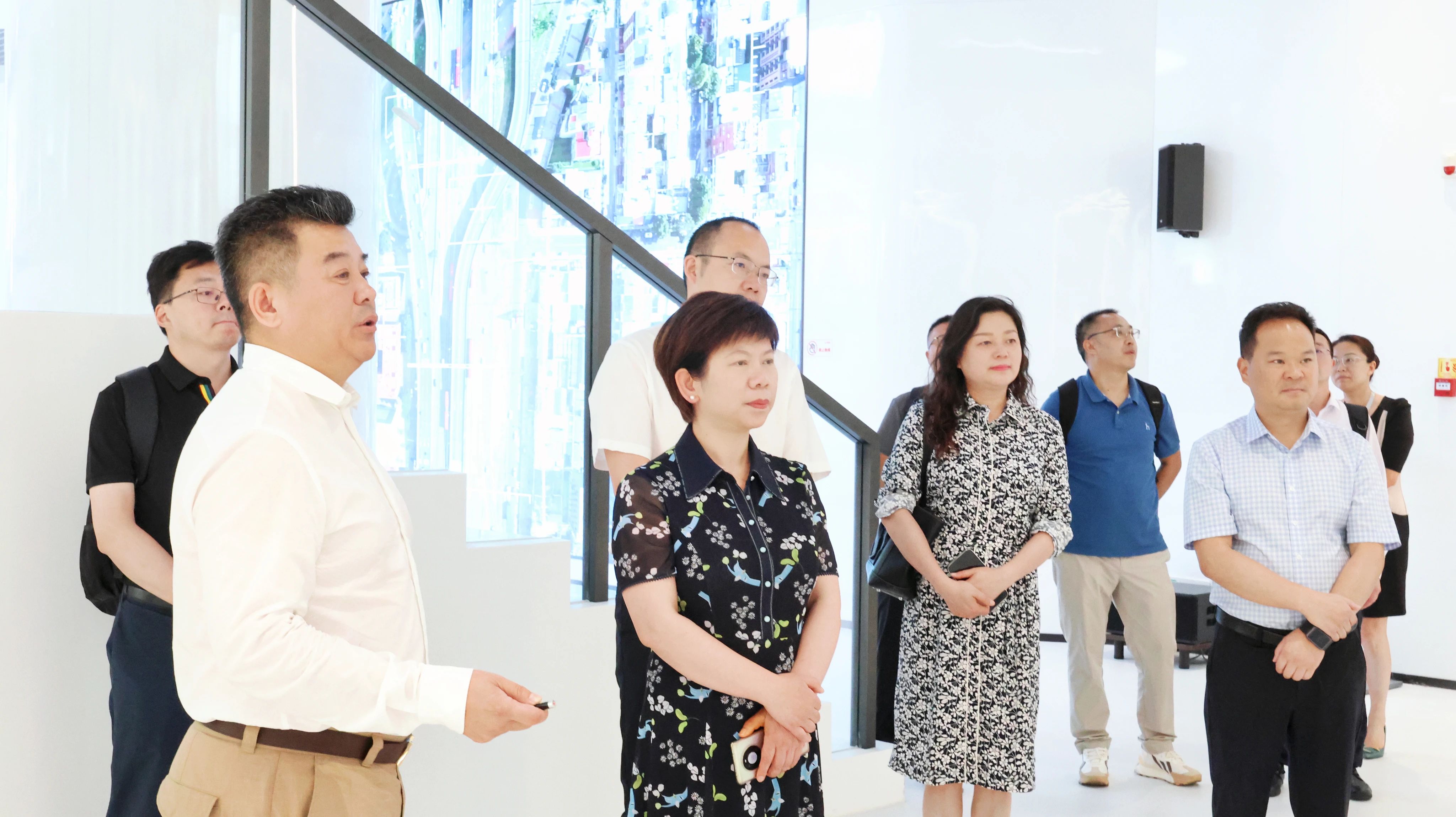 问鼎娱乐app与成都市郫都区达成战术合作 推动成都影视城建设