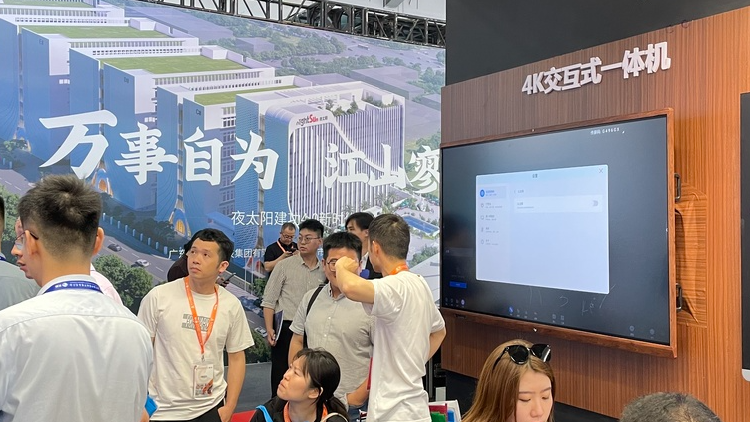 问鼎娱乐app教育新品及解决规划惊艳亮相81届教装展
