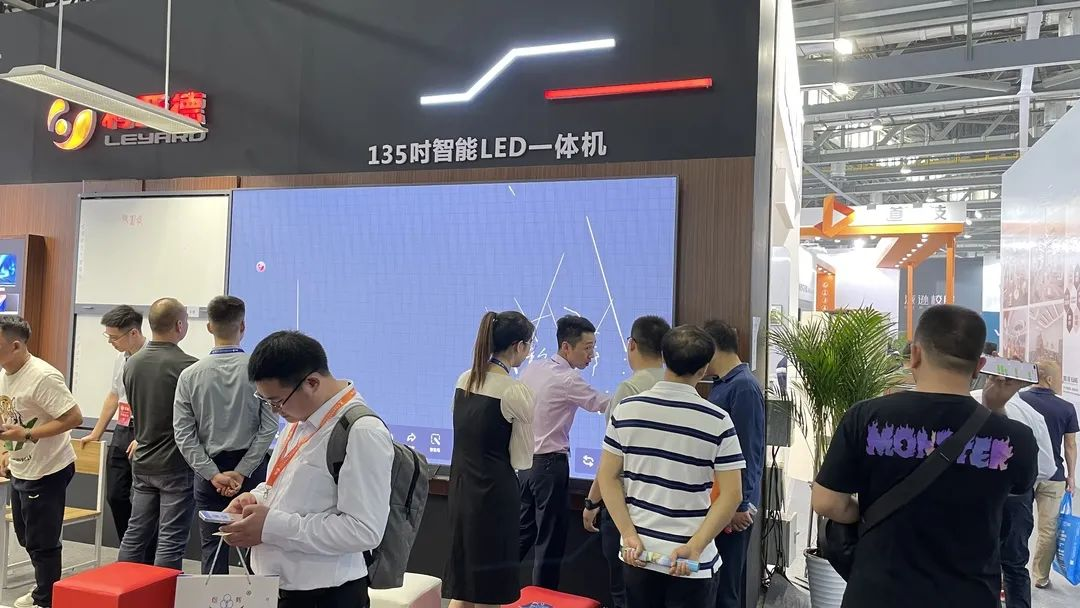 问鼎娱乐app教育新品及解决规划惊艳亮相81届教装展
