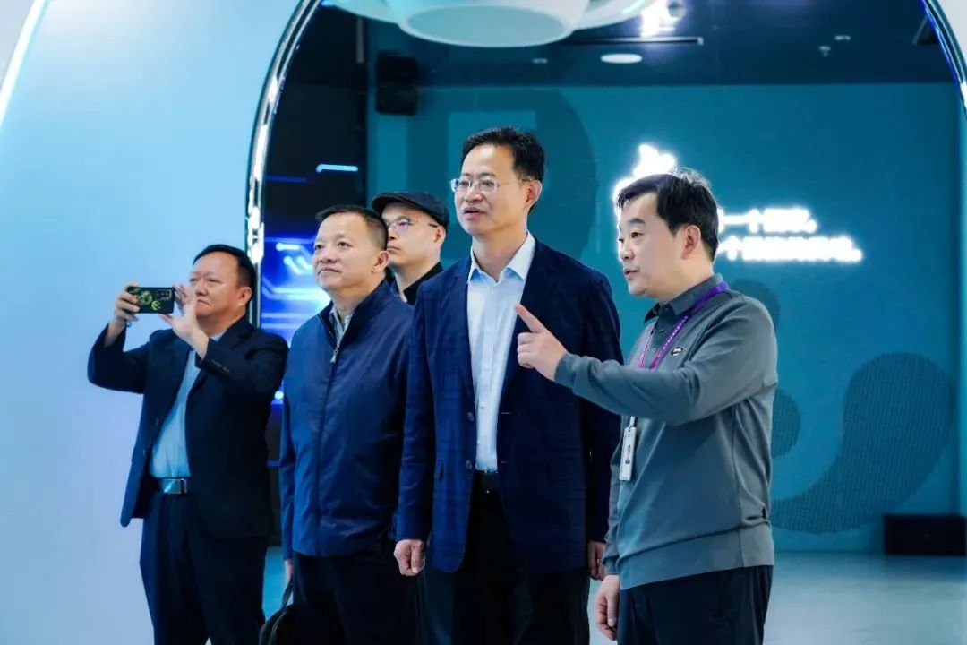 国度广电总局发展钻研中心一行赴问鼎娱乐app励丰文化调研领导