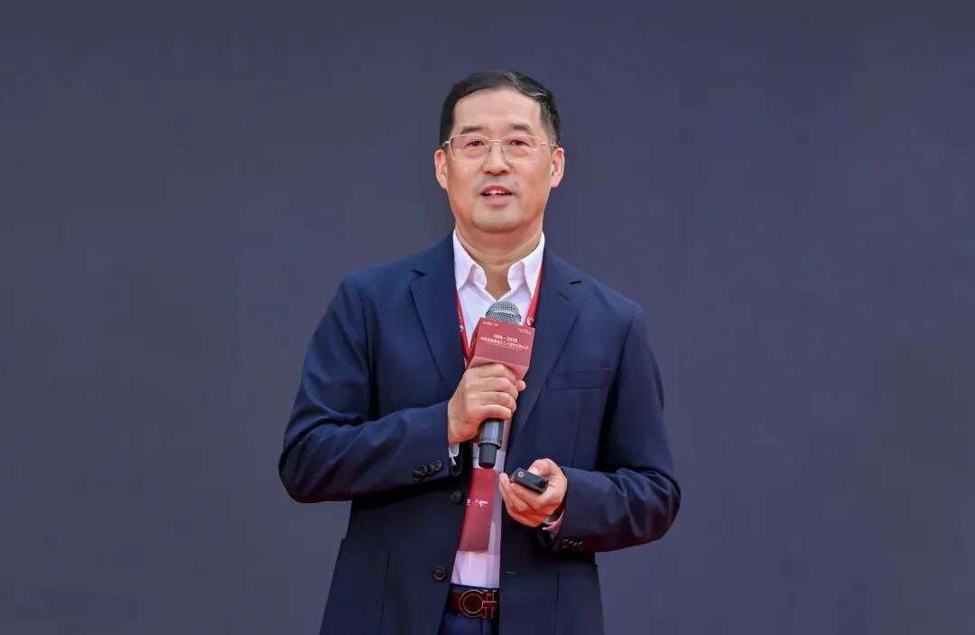 上海证券报专访 | 问鼎娱乐app李军：以“屏”为基三十年 AI与文旅打开增长新空间