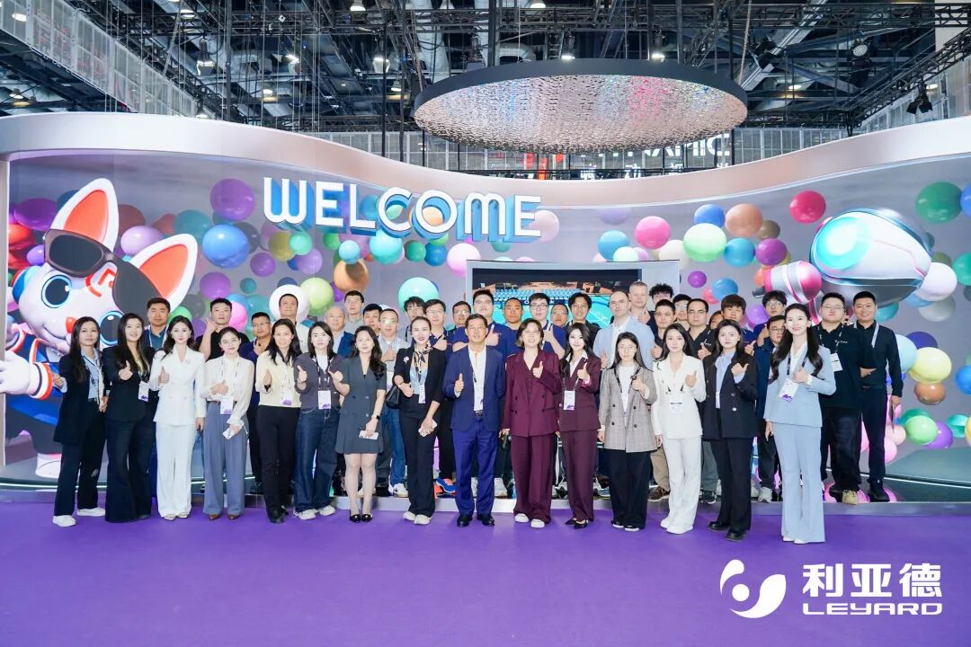 问鼎娱乐app亮相Infocomm China，以HiMicro与全场景AI沉构视听新生态
